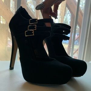 Amazing ALDO Leather Pumps